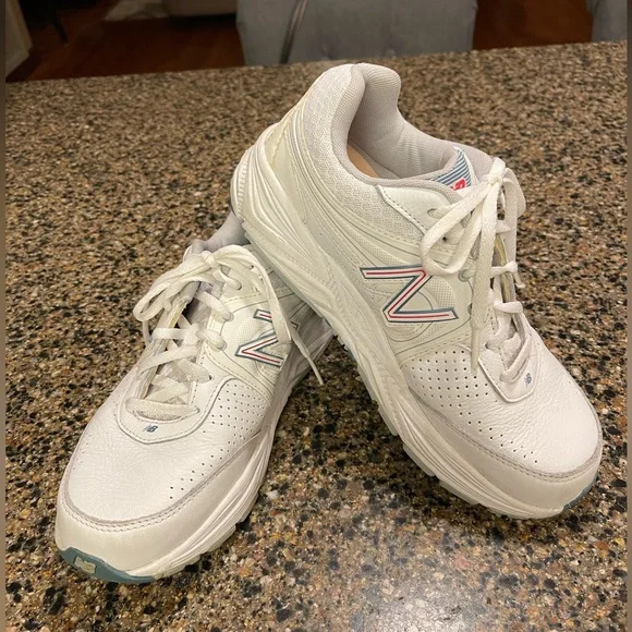 New Balance White leather sneakers. Size 8.5. - Picture 1 of 5